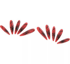 Unhas de bruxa vermelha com teias de aranha